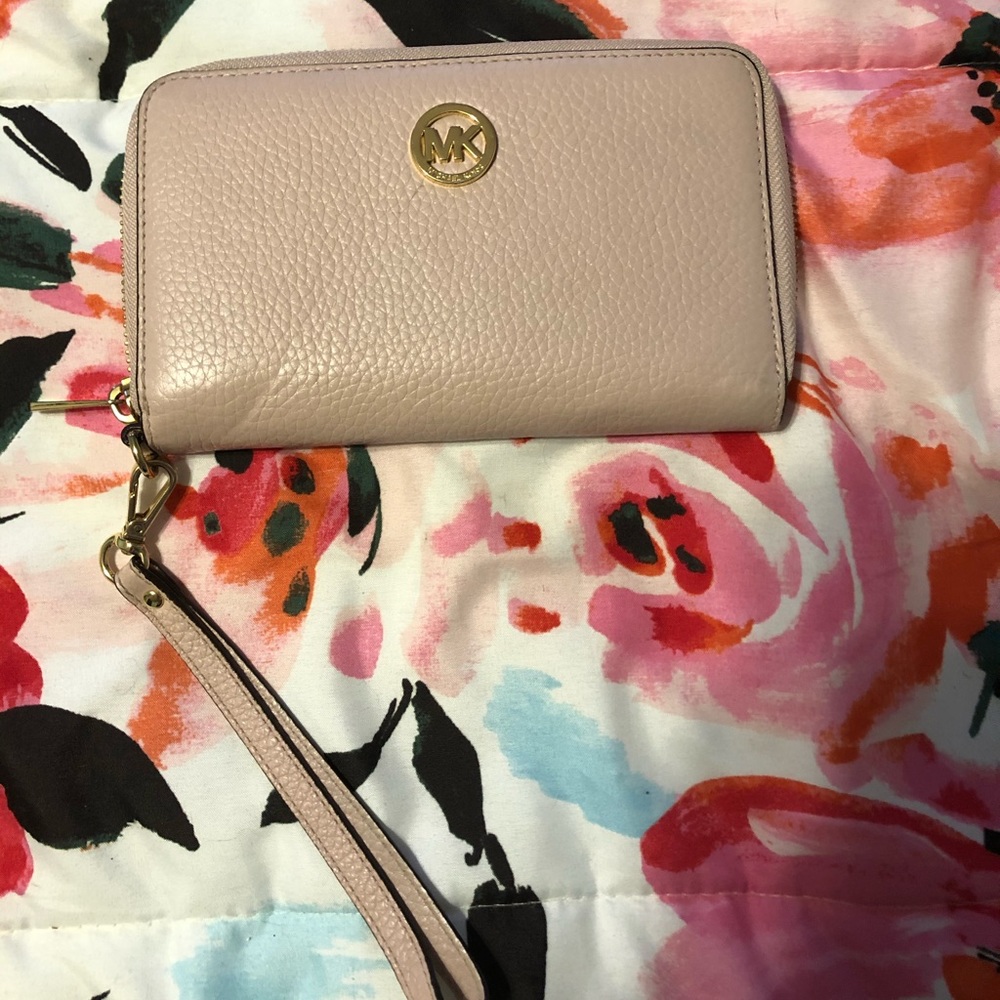 Michael Kors pink leather wristlet